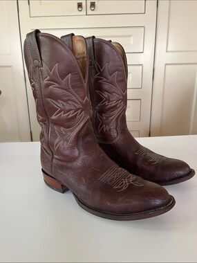 Alberta Boot Company classic brown leather men’s cowboy boots. Size 10 D